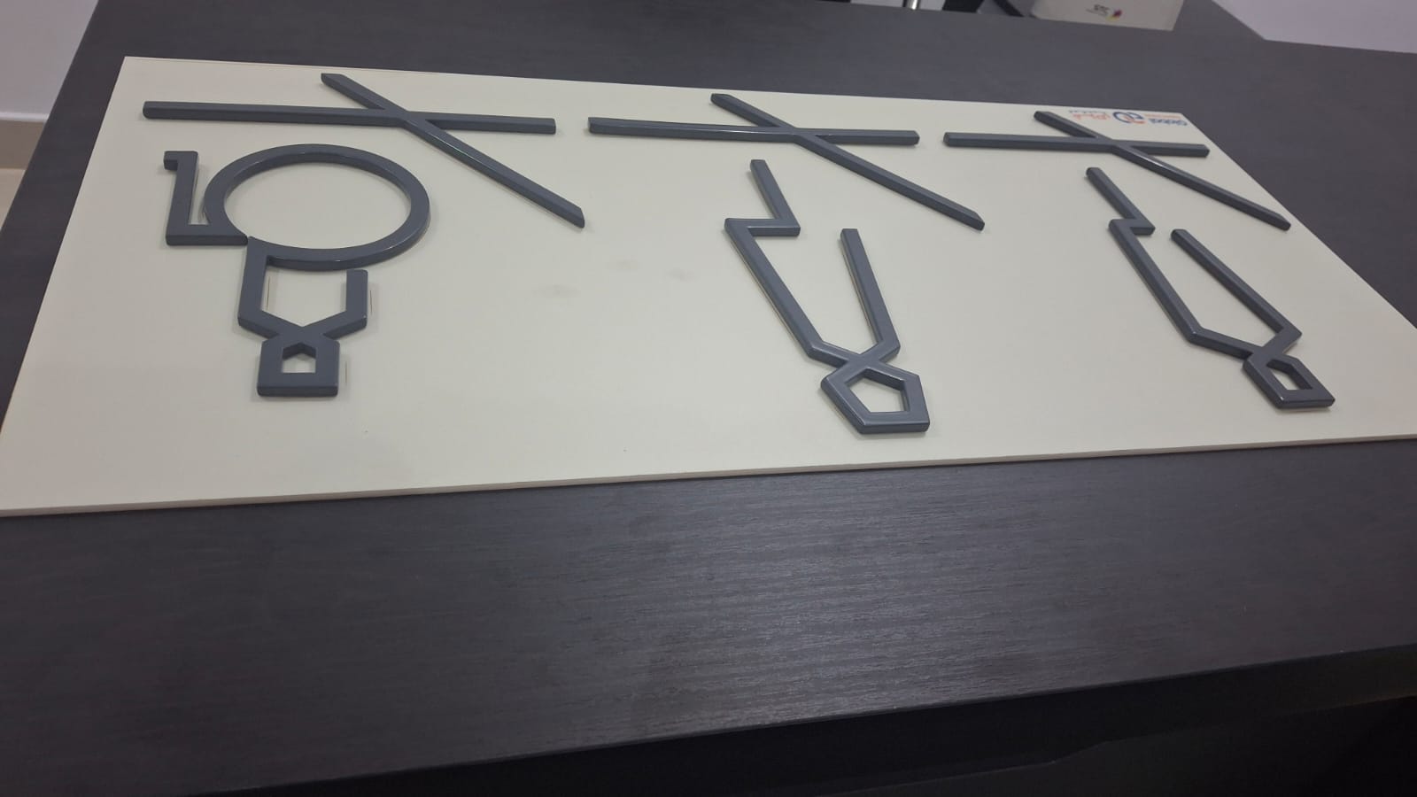 اللوحات الإرشادية الداخلية والخارجية